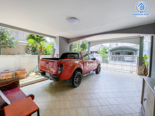 *****บ้านเดี่ยวมือสองย่านนนทบุรี ม.กาญจนาลักษณ์5 กาญจนาฯ เนื้อที่ 56 ตร.ว. ฟังก์ชันครบ 3 ห้องนอน 3 ห้องน้ำ 2 ที่จอดรถ บ้านเดี่ยวต่อเติมเต็ม พร้อมอยู่ บนทำเลคุณภาพ เชื่อมต่อถ.กาญจนาภิเษก ใกล้รถไฟฟ้าสายสีม่วง "สถานีตลาดบางใหญ่" และทางด่วน "ศรีรัช" ห้ามพลาด!